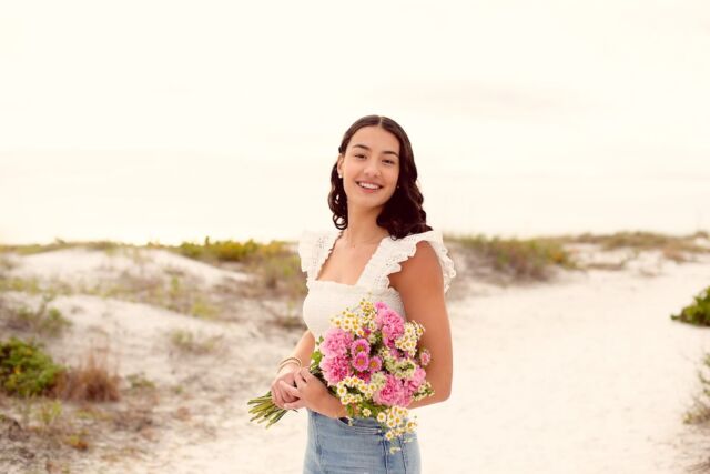 There’s still time for your senior portrait session!!!!! It’s spring break soon, perfect time for beach pics!!! Not too hot just right! Call me today to set up a pre consultation phone call! Let’s talk about your session!!!!!!! 💝🤍💜
