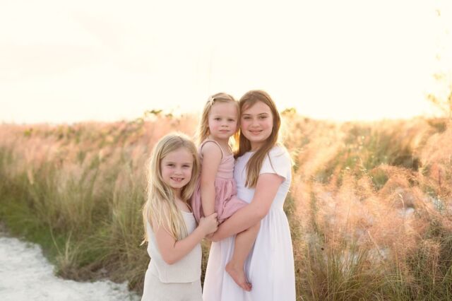 💫 ahhhh love this family oh so much!!!!! Such a fun time capturing these cuties year after year! 🤍🤍🤍 @erikalanekzoo